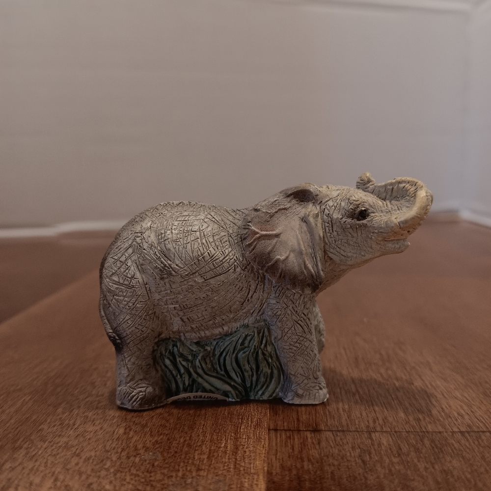 Littles Stone Criyter Elephant SCL-142 Figurine